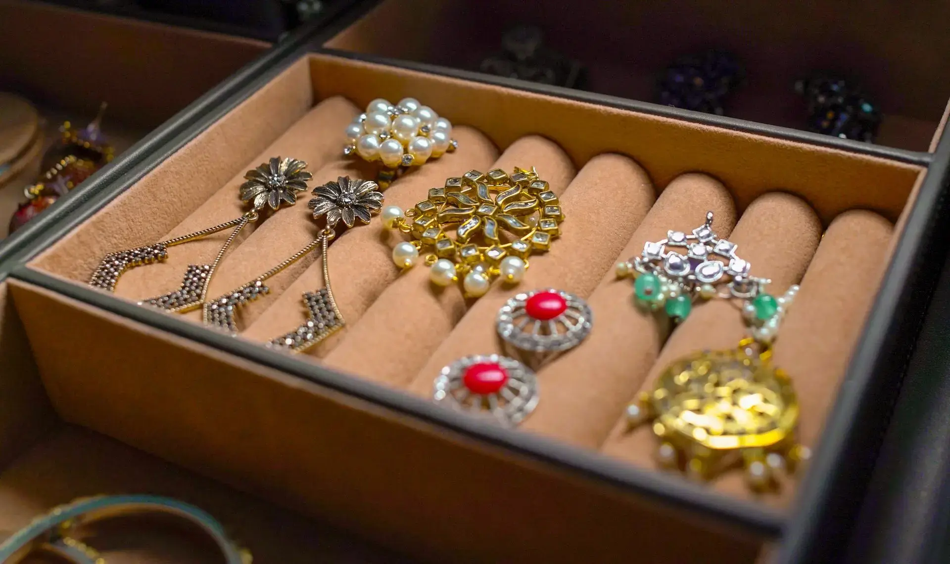 OSLO Pull-Out Jewelry Organizer-Milano Hardware and Interiors