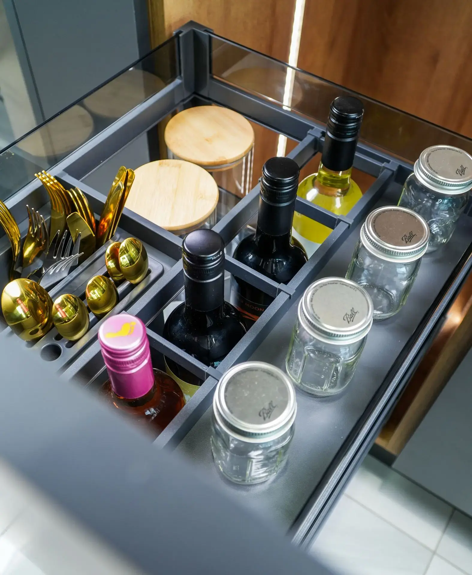 LYON Pull-Out Organizer-Milano Hardware and Interiors