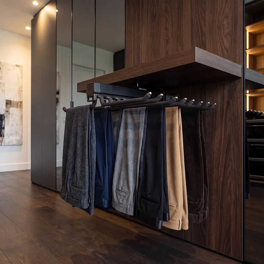 CAPE Pull-Out Double Trousers Hanger4.webp
