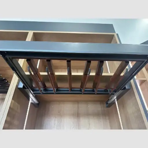 BANFF Pull-Out Trouser Rack